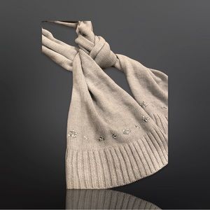 BANANA REPUBLIC Pale Gray Scarf Cozy Acrylic Knit 75" Long Diamond Gem Trim